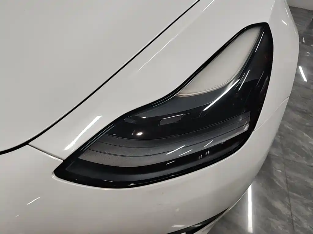 Tesla Model 3 — миниатюра 24