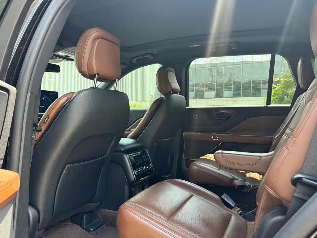Lincoln Aviator — миниатюра 7