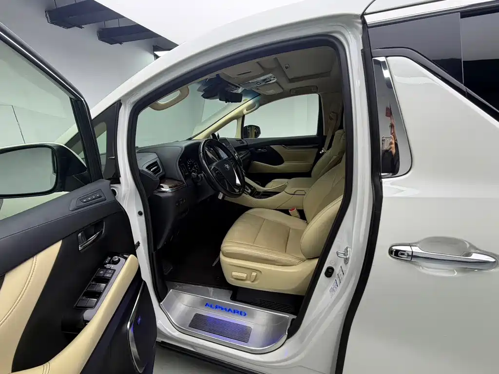 Toyota Alphard 2021 — фото 7