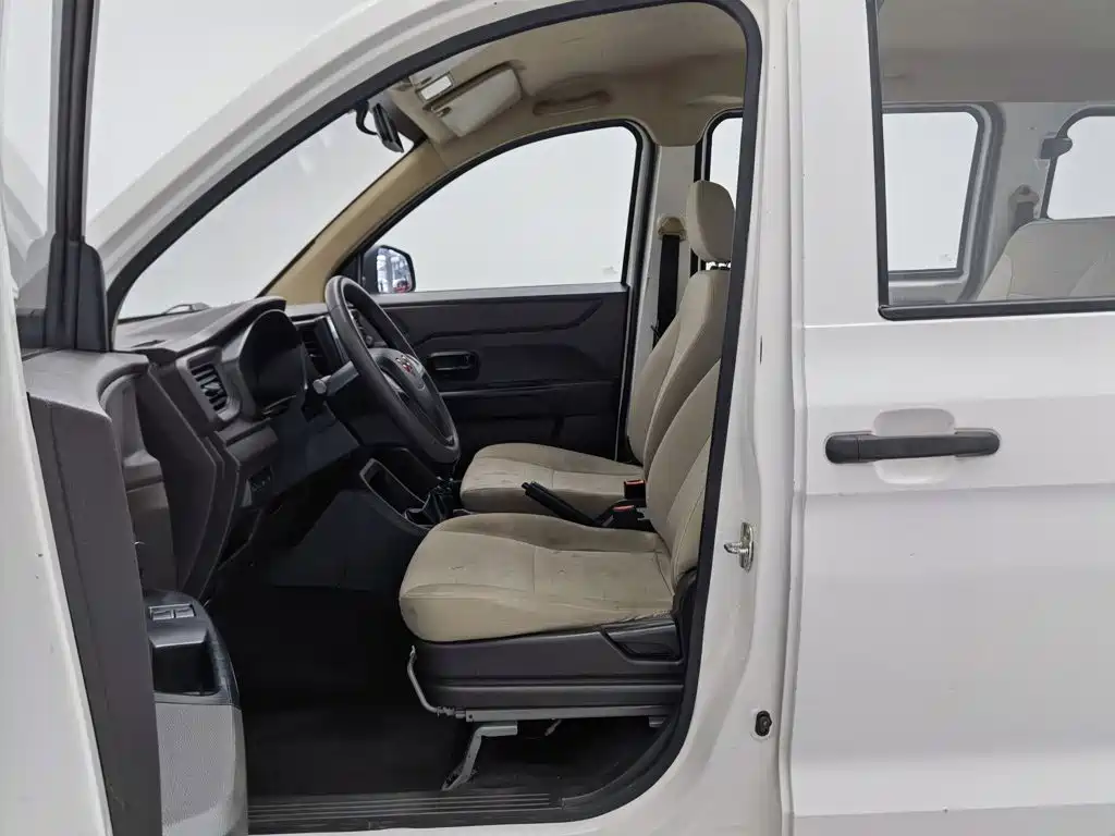 Wuling Hongguang V — миниатюра 10