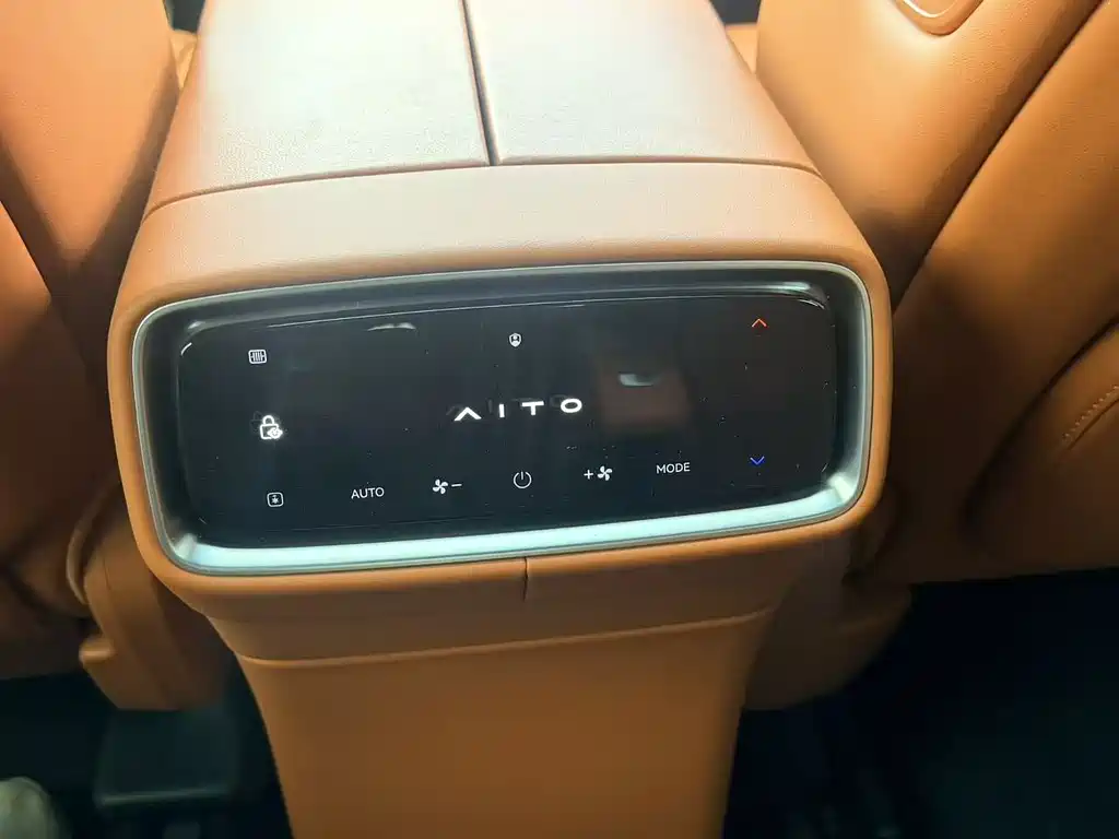 AITO ASK THE WORLD M9