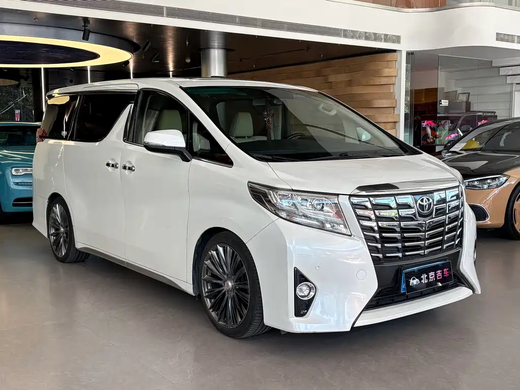 Toyota Alphard — миниатюра 3