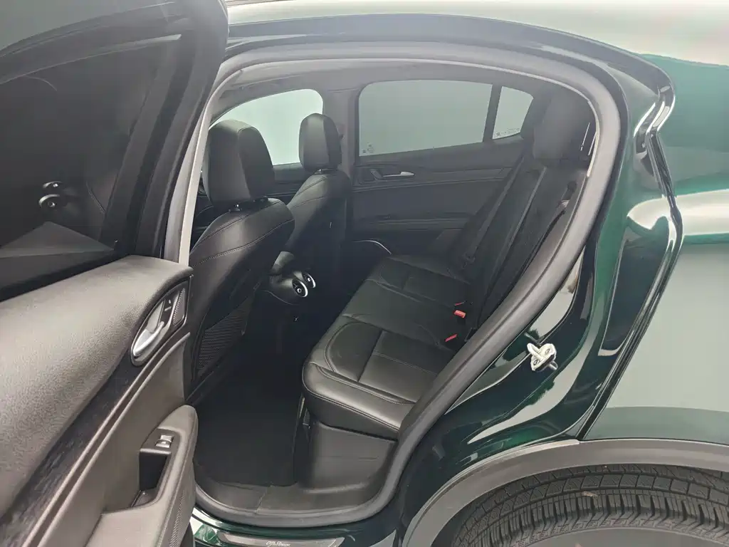 Alfa Romeo Stelvio — миниатюра 7