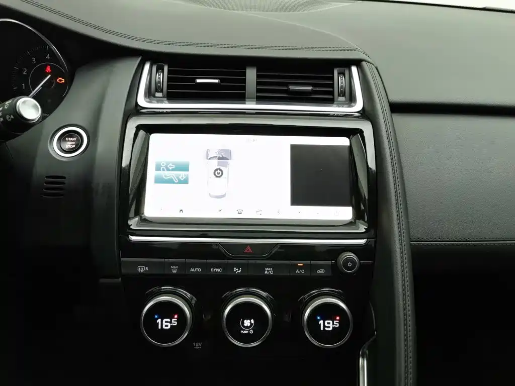 Jaguar E-PACE — миниатюра 12