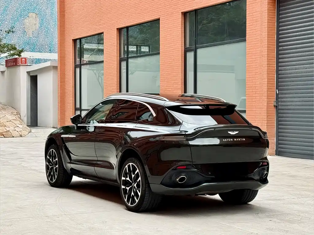 Aston Martin DBX — миниатюра 6