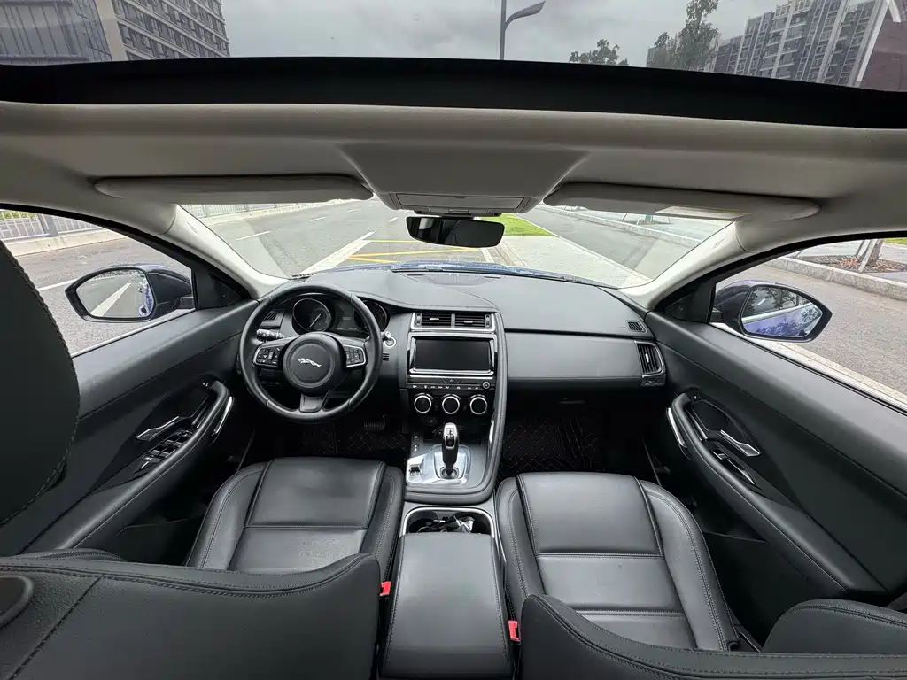 Jaguar E-PACE — миниатюра 11