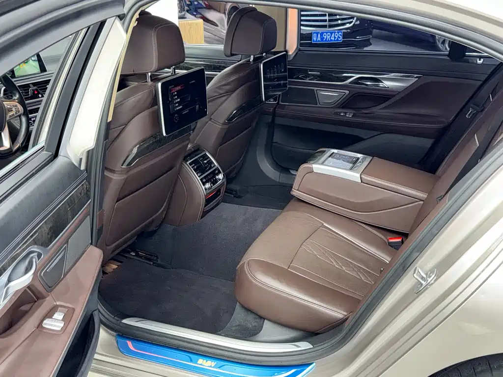 BMW 7 Series 7 2016 740Li Lead
