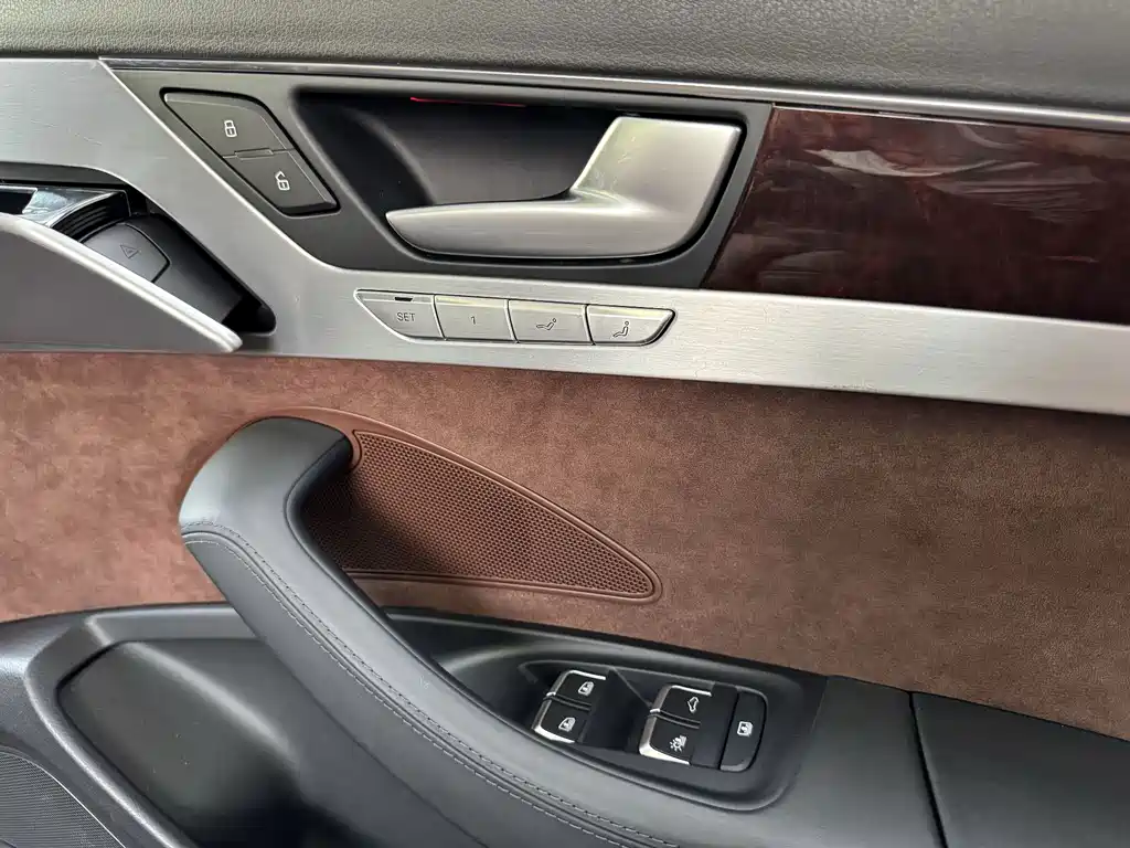 Audi A8 — миниатюра 6