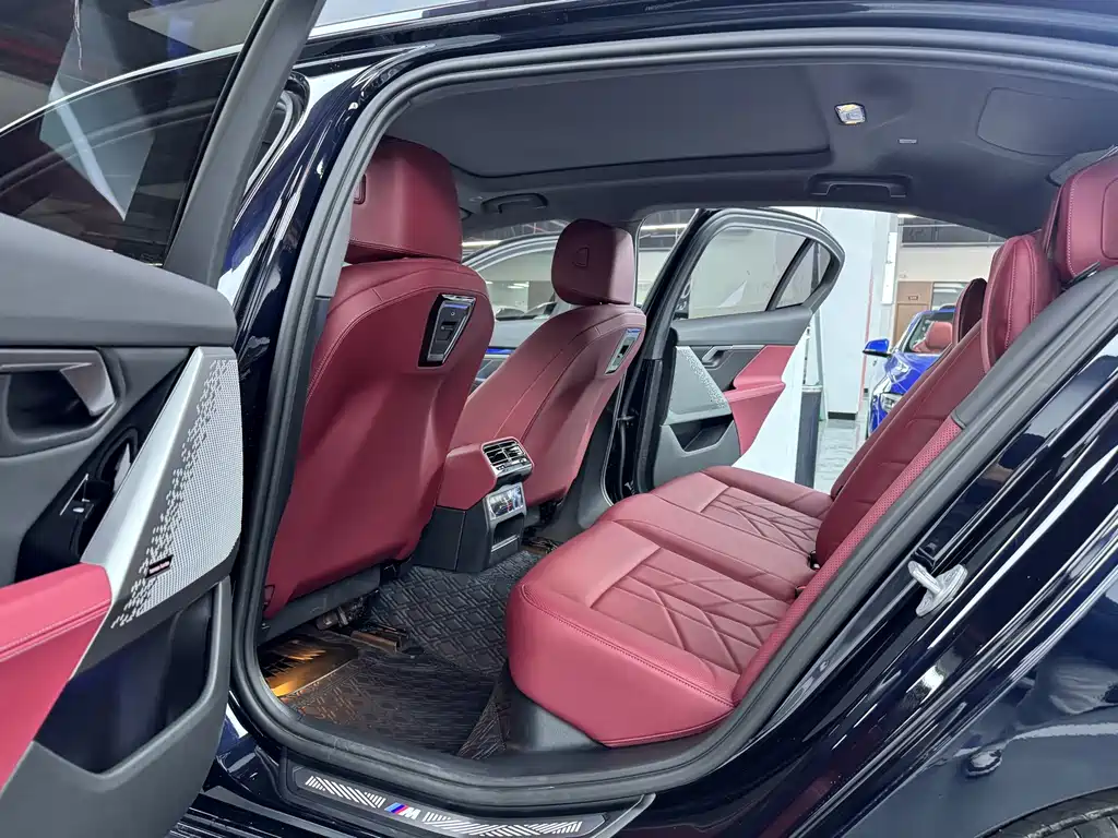 BMW 5 Series — миниатюра 12