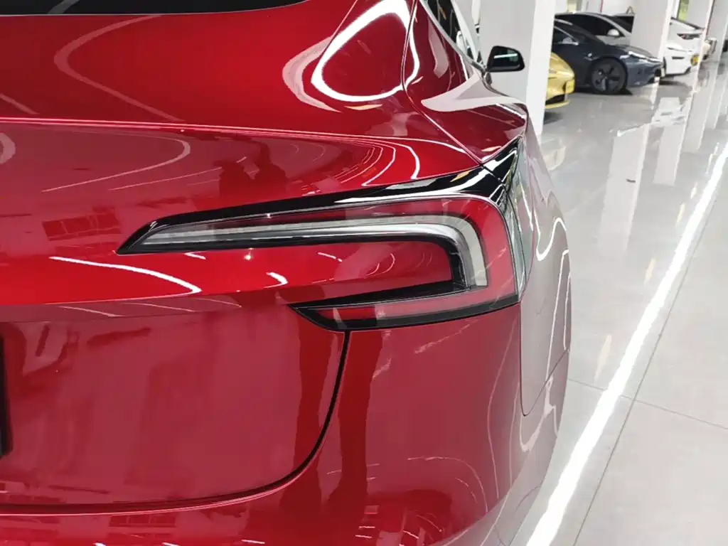 Tesla Model 3 — миниатюра 8
