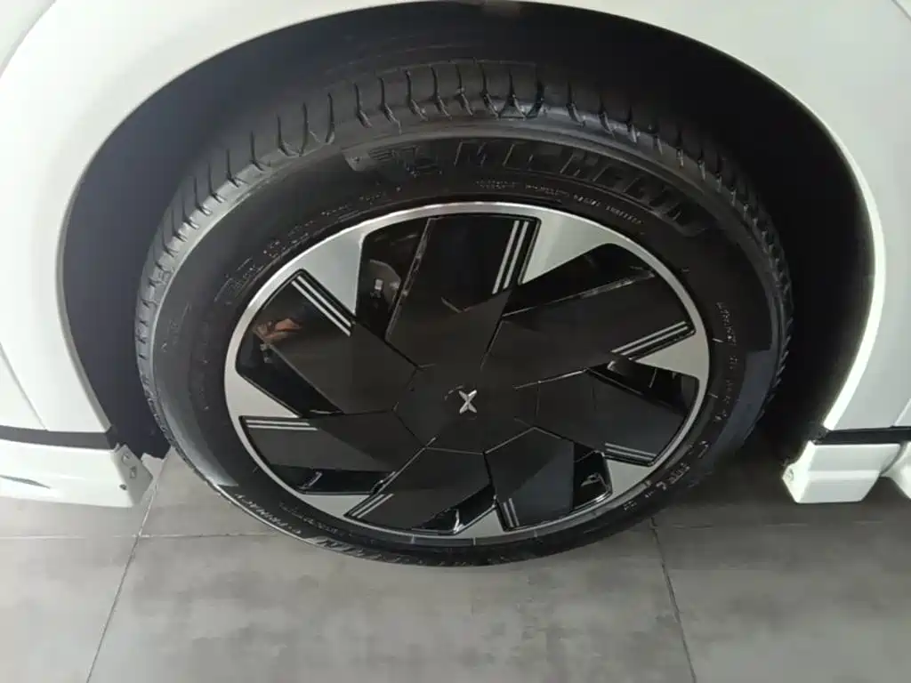 XPeng X9 — миниатюра 23
