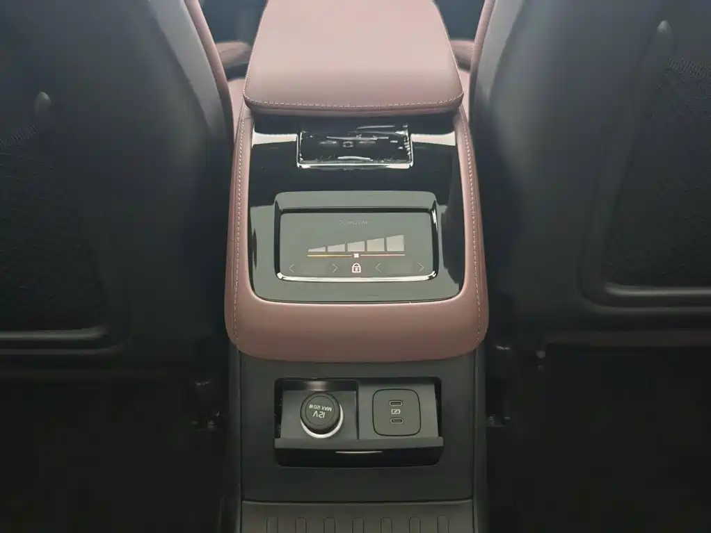 Volvo S90 PHEV — миниатюра 21