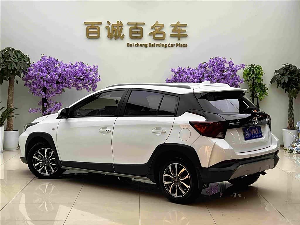 Toyota YARiS L Zhi Xuan 1.5 л 2022 г. Белый, пробег 25400 км