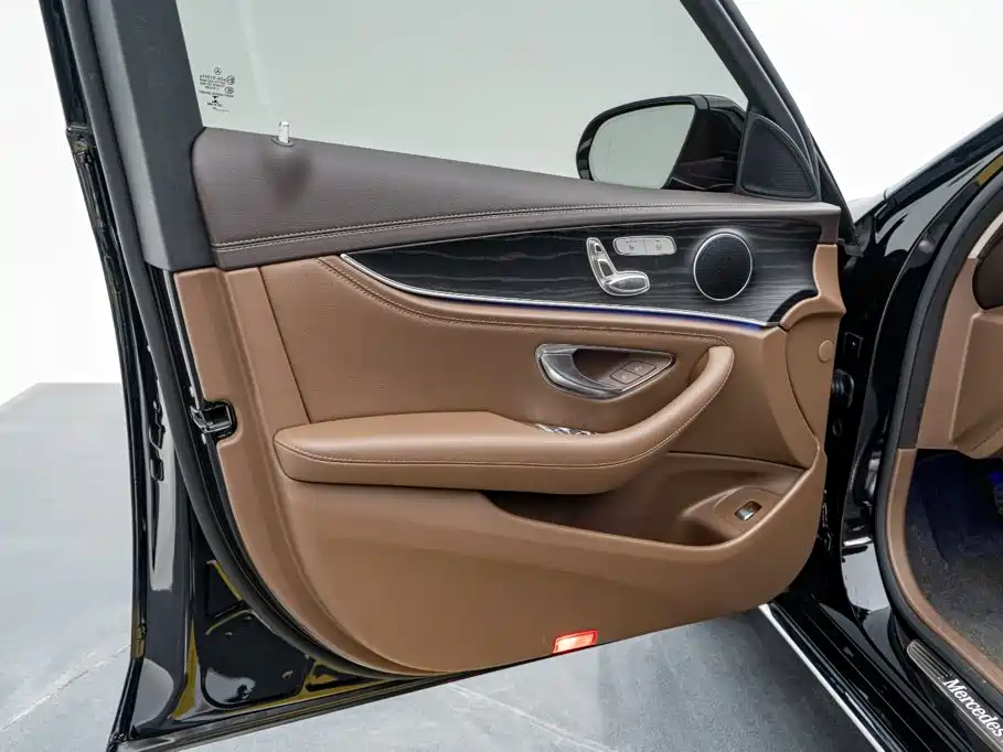 Mercedes-Benz E-Class — миниатюра 16