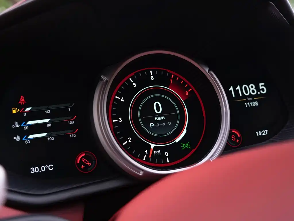 Aston Martin DB11 — миниатюра 11