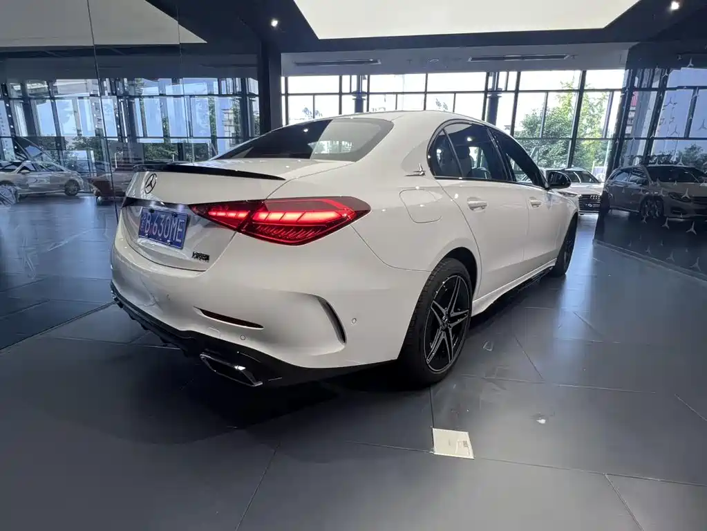 Mercedes-Benz C-Class — миниатюра 5