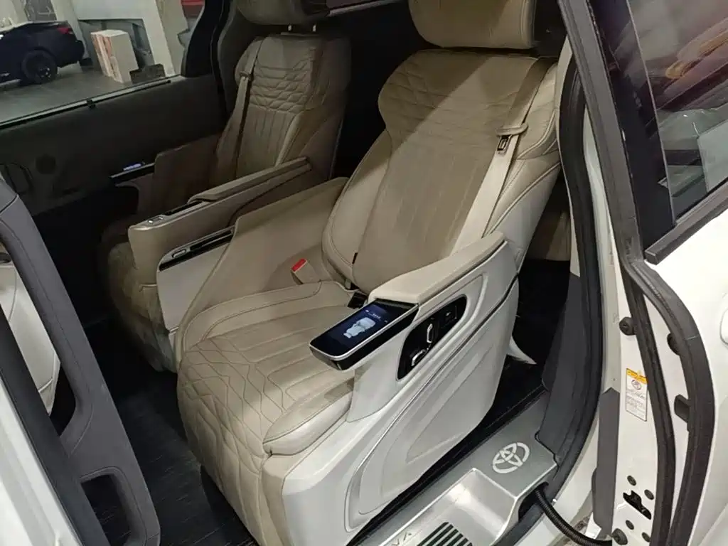 Toyota Sienna — миниатюра 17