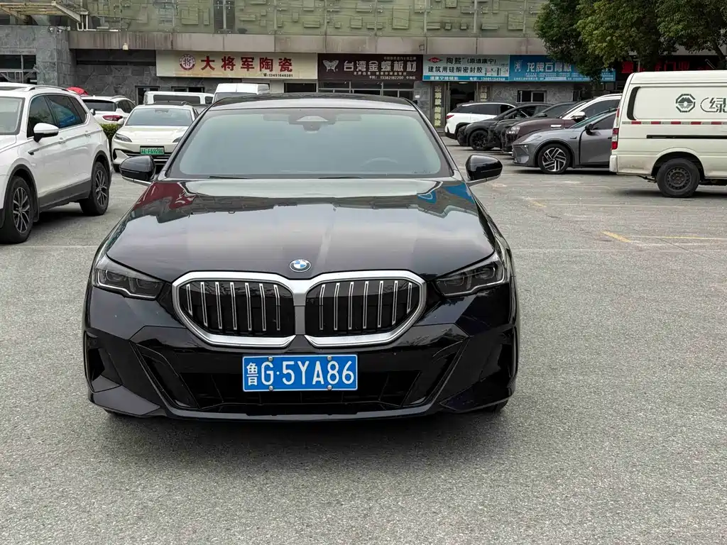 BMW 5 Series — миниатюра 2