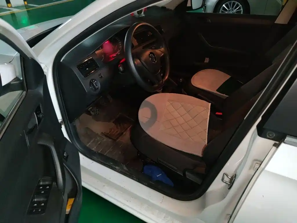Volkswagen Santana — миниатюра 12