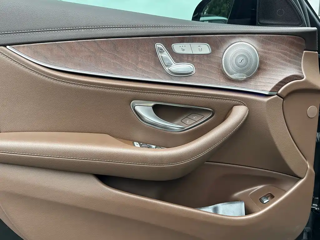Mercedes-Benz E-Class — миниатюра 4