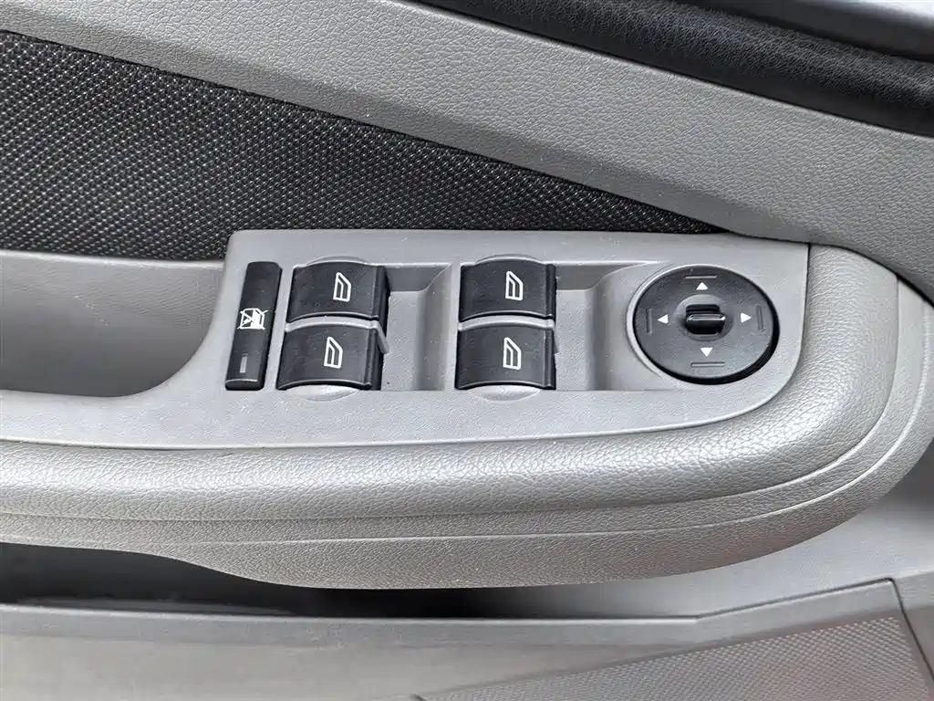 Ford Focus 2013 1.8L AT