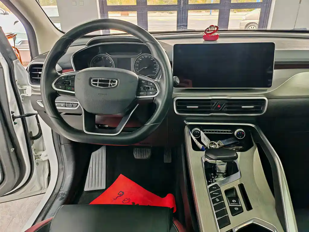 Geely Binyue — миниатюра 10
