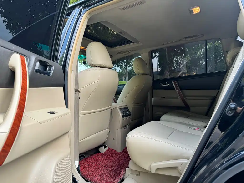 Toyota Highlander 2009 2.7L 7 мест