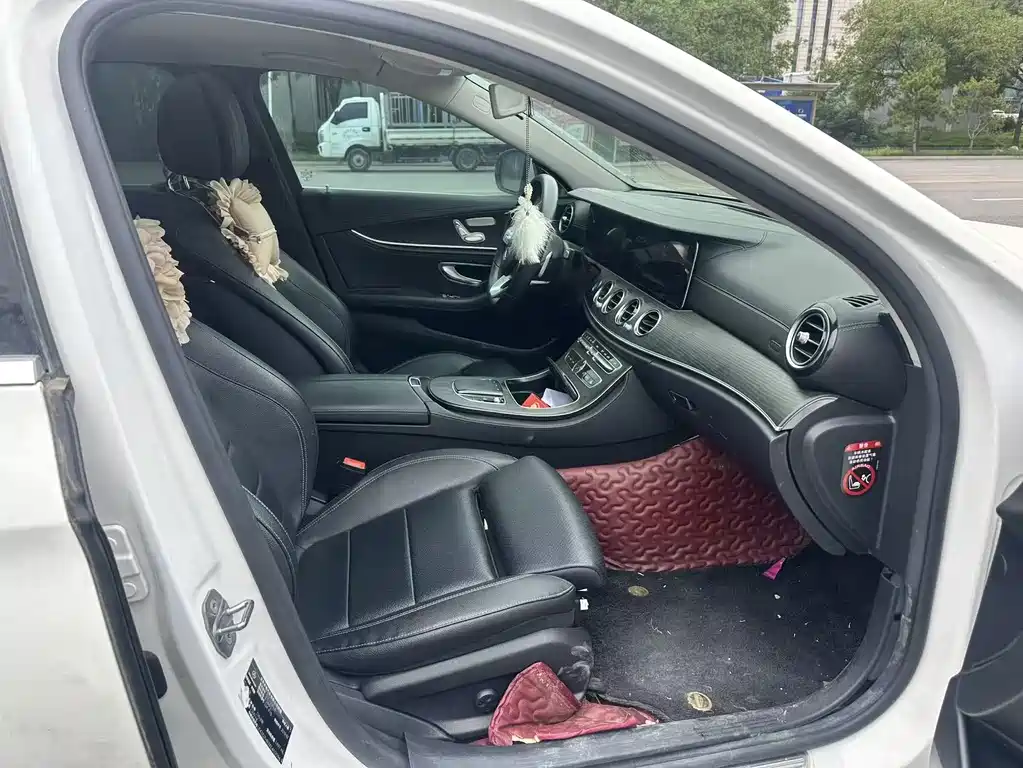 Mercedes-Benz E-Class — миниатюра 14