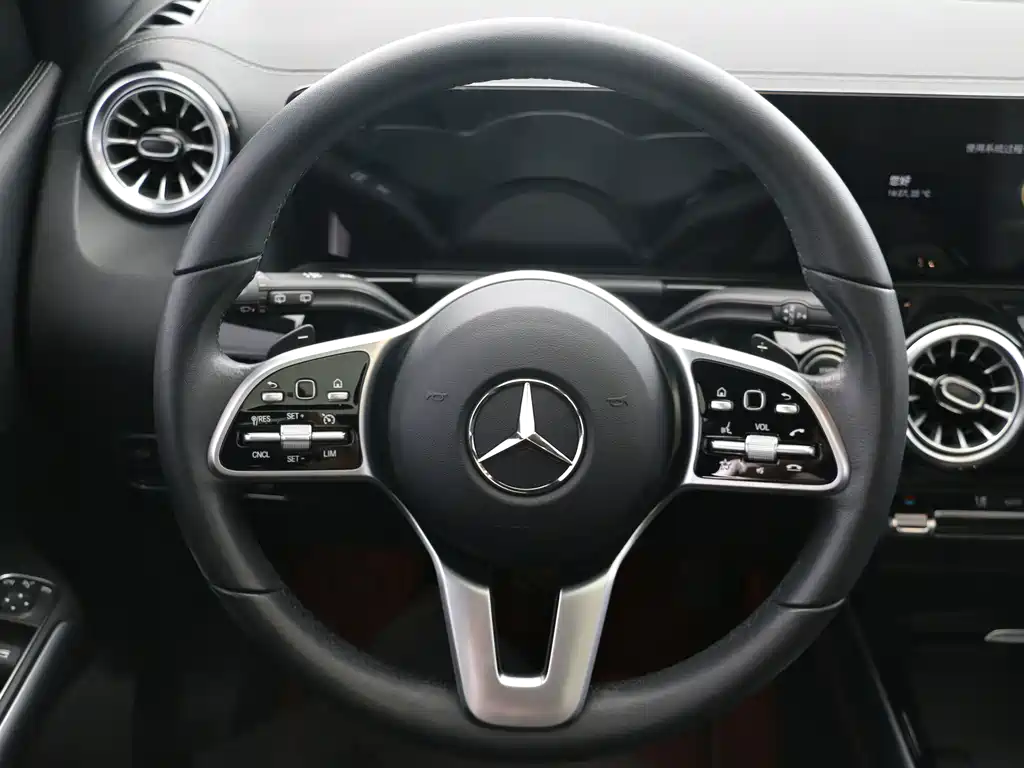Mercedes-Benz GLA — миниатюра 5
