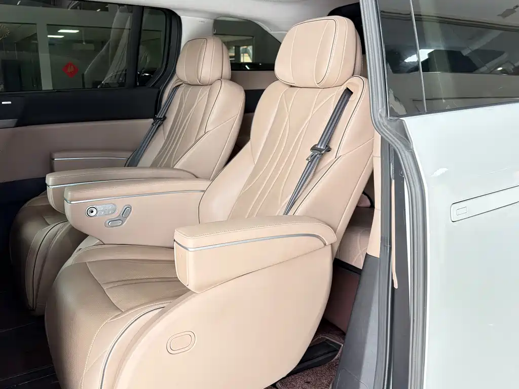XPeng X9 — миниатюра 10