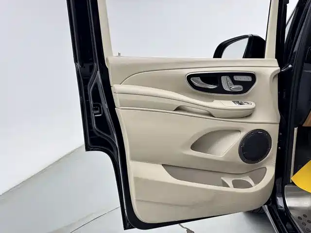 MERCEDES-BENZ V CLASS