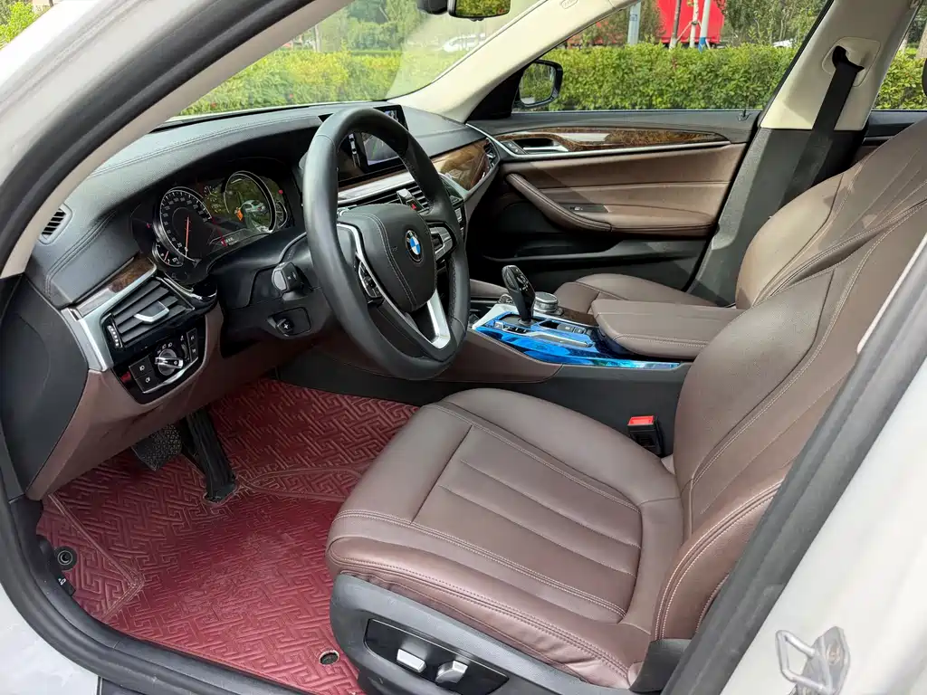 BMW 5 Series — миниатюра 4