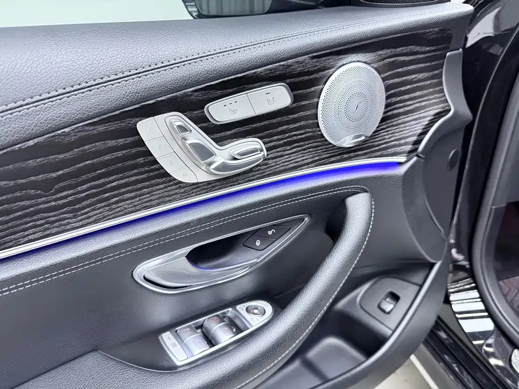 Mercedes-Benz E-Class — миниатюра 6