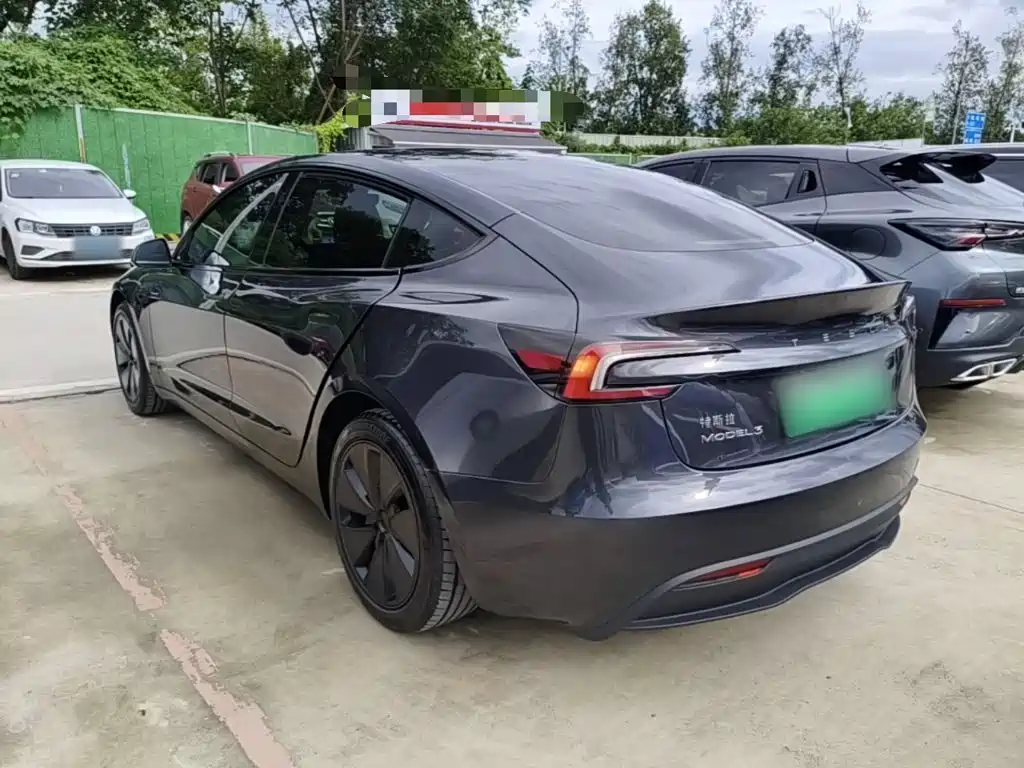 Tesla Model 3 — миниатюра 5