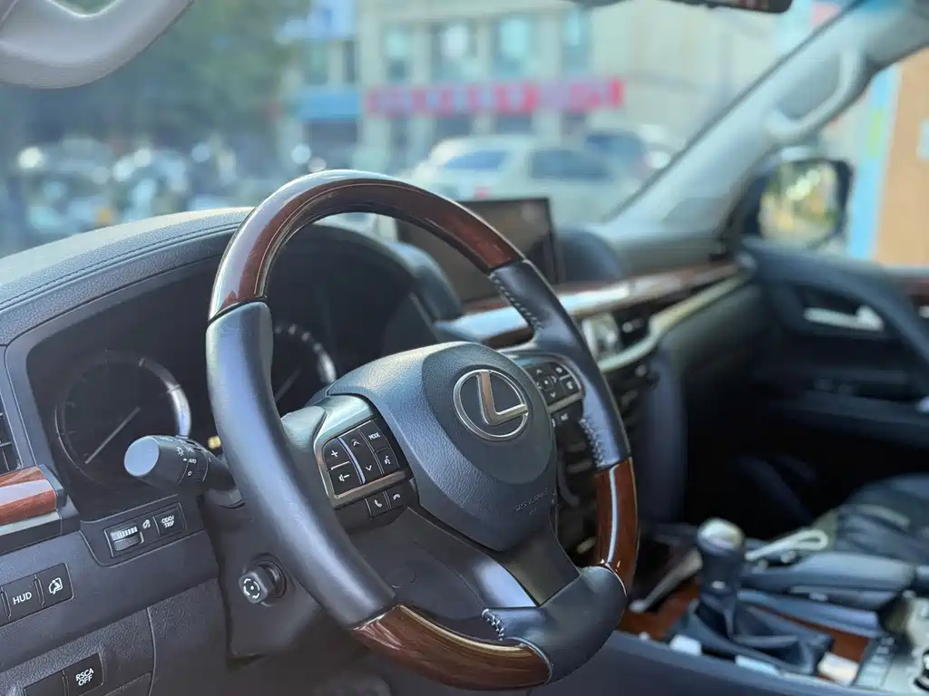 Lexus LX — миниатюра 3