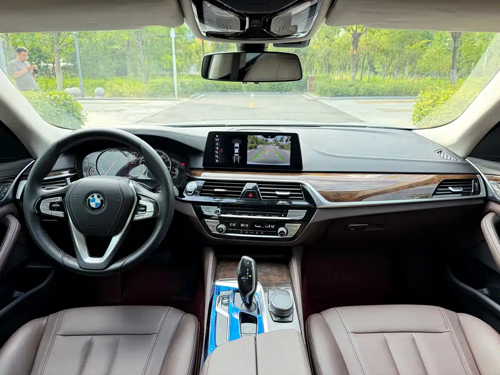 BMW 5 Series — миниатюра 10