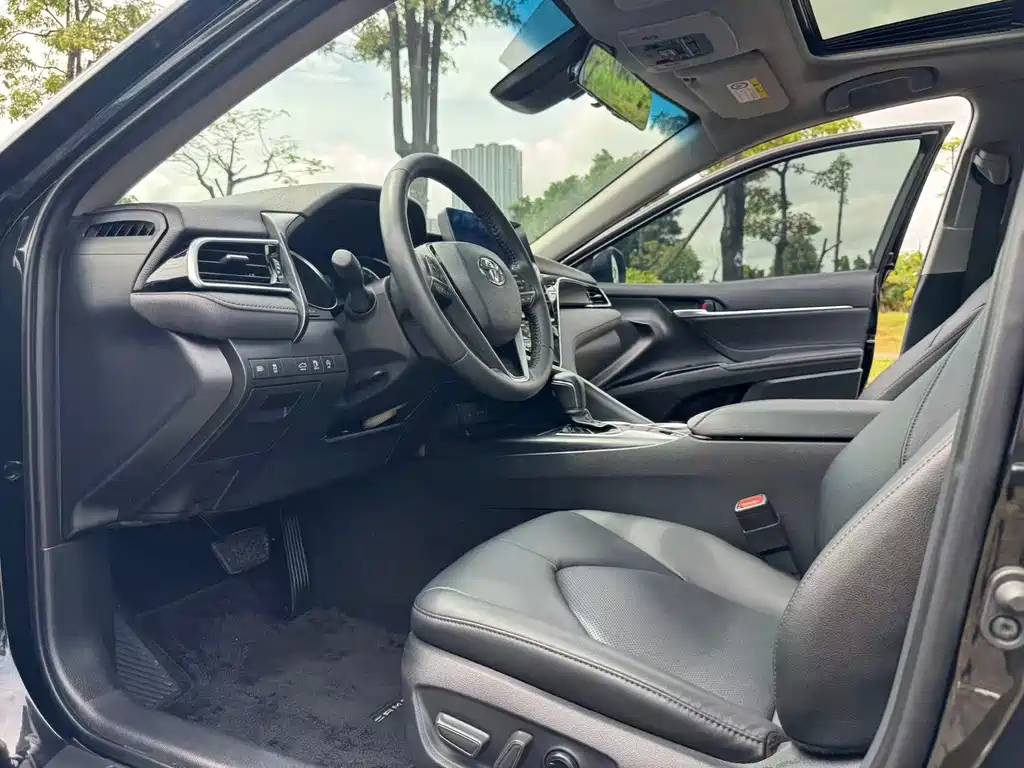 Toyota Camry — миниатюра 4