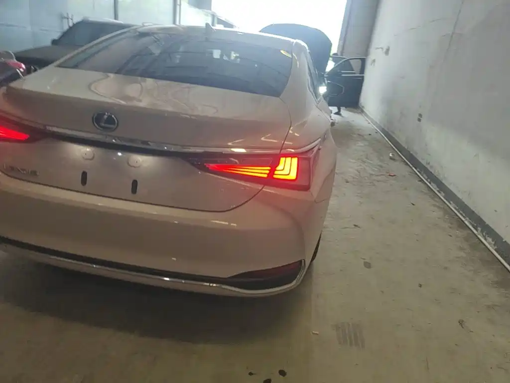 Lexus ES — миниатюра 8