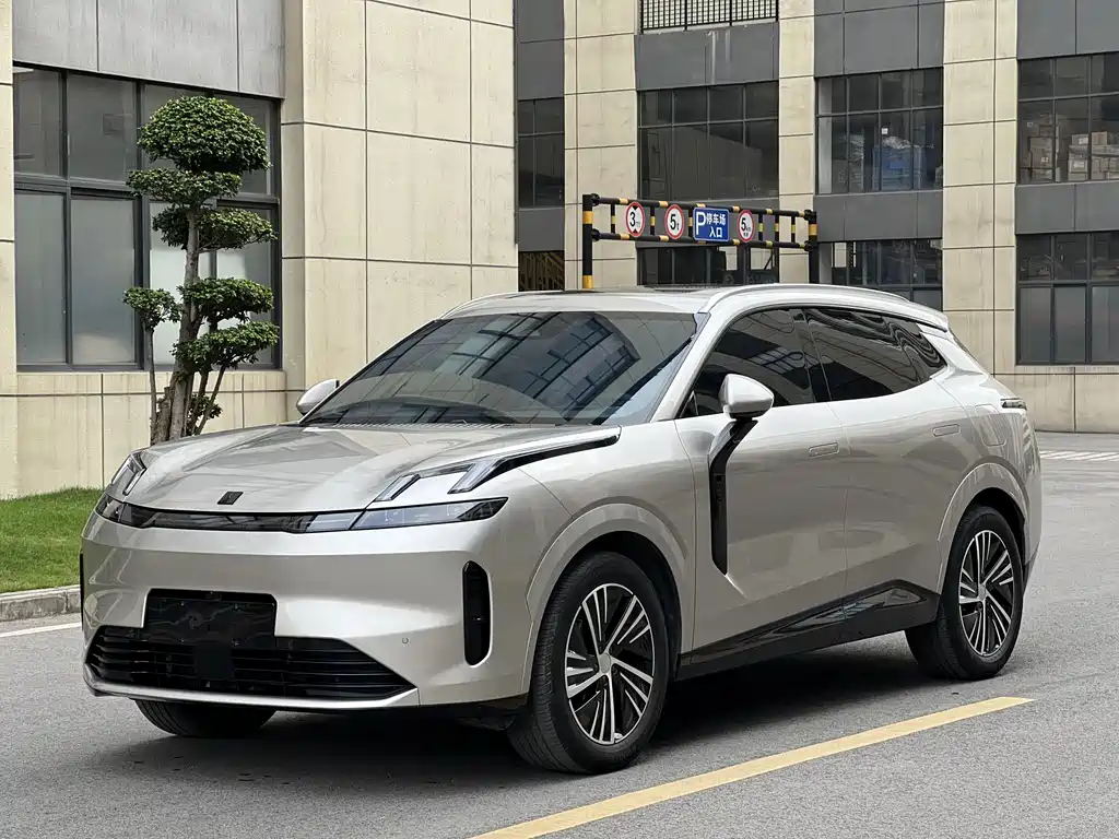 Lynk & Co 08 EM-P 2024