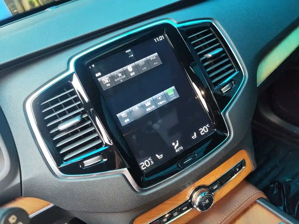 Volvo XC90 — миниатюра 18