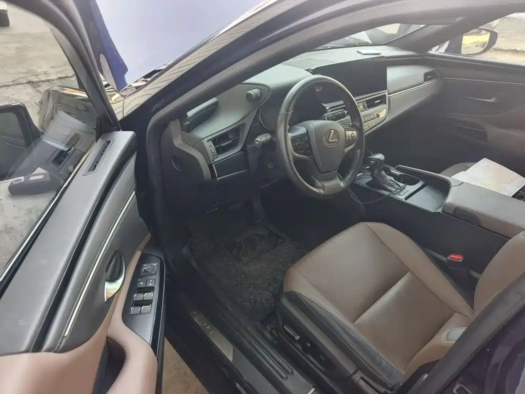 Lexus ES — миниатюра 12