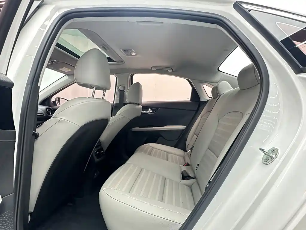 Kia K3 — миниатюра 5