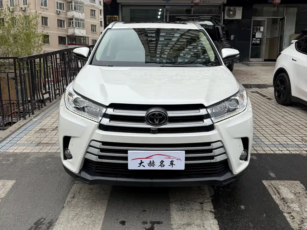 Toyota Highlander 2018 2.0T Luxury 7 мест V