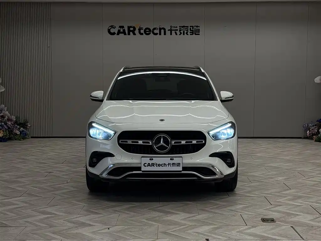 MERCEDES-BENZ GLA