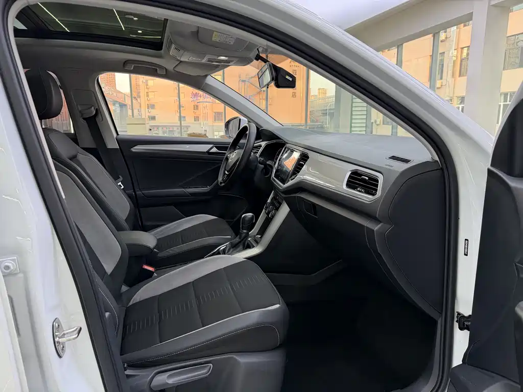 VOLKSWAGEN T ROC EXPLORING SONGS