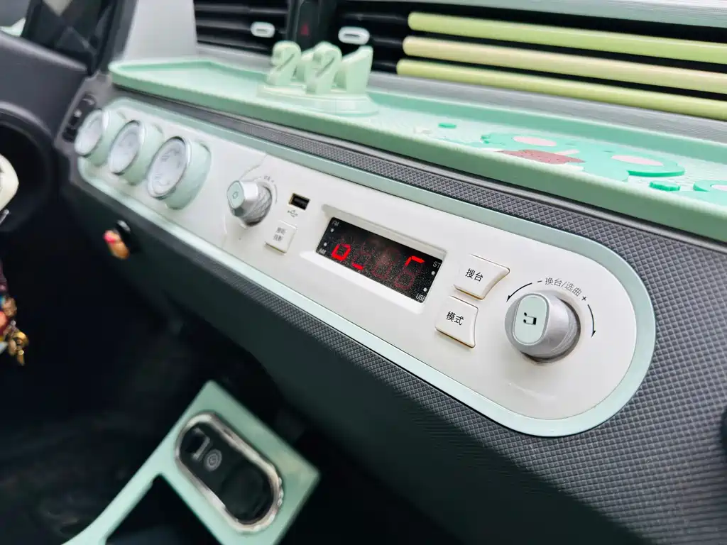 Wuling MINIEV — миниатюра 11