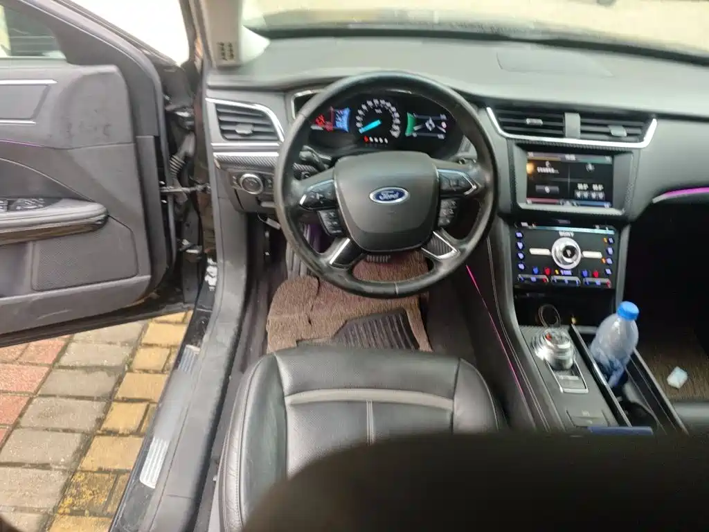 Ford Taurus — миниатюра 6