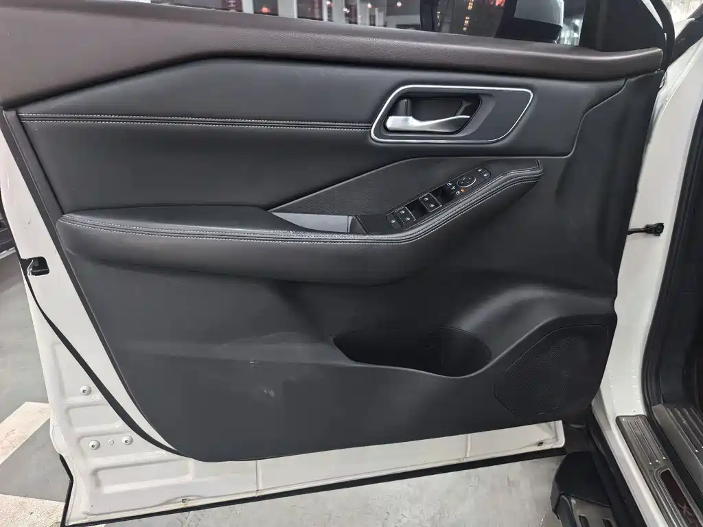 Nissan X-Trail — миниатюра 8
