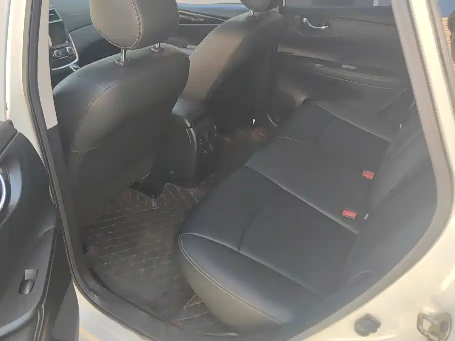 Nissan Tiida — миниатюра 11