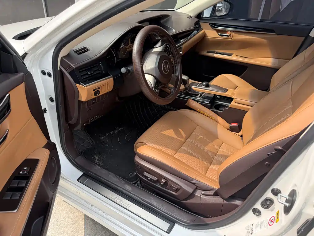 Lexus ES 2015 200 Comfort